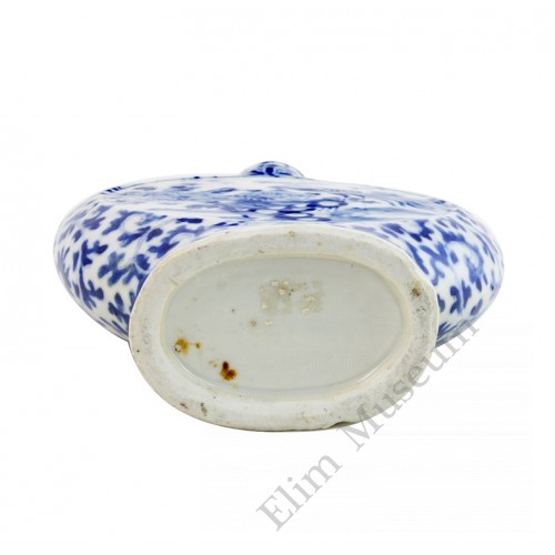 1017   QianLong  B&W export porcelain frask